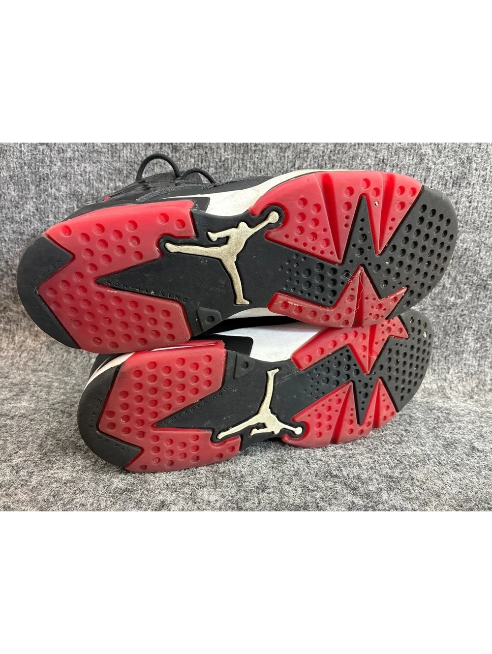 Nike DM1685-006 Air Jordan 6 Retro Black/Red Basketball Shoes Size 7Y Womens 8.5